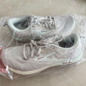 Brooks Revel 6 Women’s Running Shoes | Size 9 | Brand New